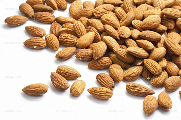 Фото Сырой миндаль